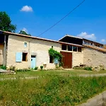 Prázdninový dům La Maison Des Forges, Ancienne Grange Charentaise Transformee En Habitation Atypique En Lisiere De Foret Pour 10 Personnes Maximum *