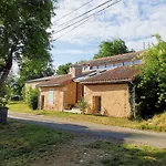 Prázdninový dům La Maison Des Forges, Ancienne Grange Charentaise Transformee En Habitation Atypique En Lisiere De Foret Pour 10 Personnes Maximum *