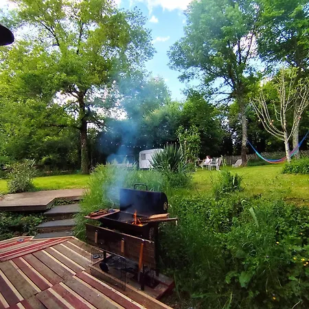 La Maison Des Forges: Rustic Chic Forest Retreat Holiday home Cellefrouin