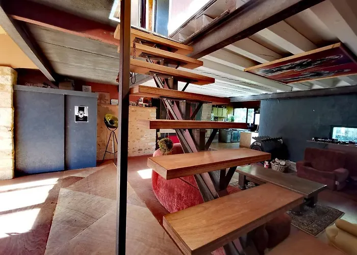 La Maison Des Forges, Ancienne Grange Charentaise Transformée En Habitation Atypique En Lisière De Forêt Pour 10 Personnes Maximum Cellefrouin