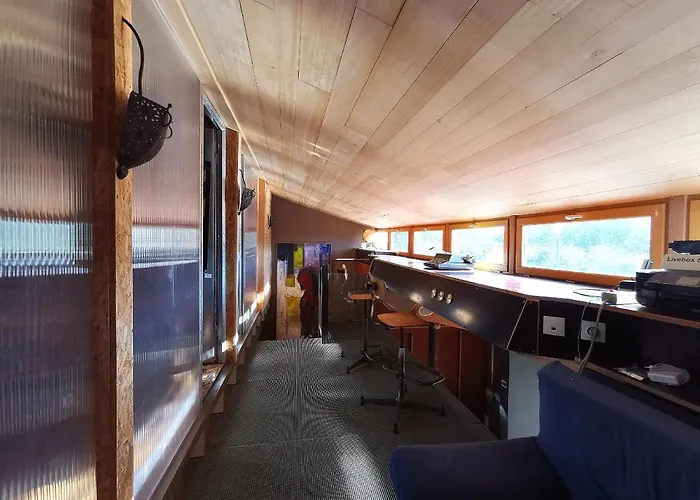 Hébergement de vacances La Maison Des Forges, Ancienne Grange Charentaise Transformée En Habitation Atypique En Lisière De Forêt Pour 10 Personnes Maximum