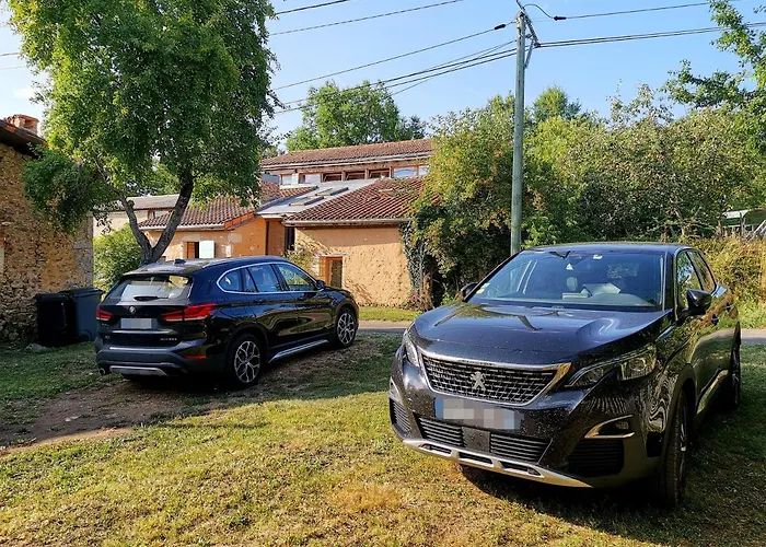 La Maison Des Forges, Ancienne Grange Charentaise Transformée En Habitation Atypique En Lisière De Forêt Pour 10 Personnes Maximum