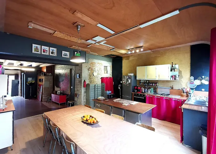 La Maison Des Forges, Ancienne Grange Charentaise Transformée En Habitation Atypique En Lisière De Forêt Pour 10 Personnes Maximum Hébergement de vacances *