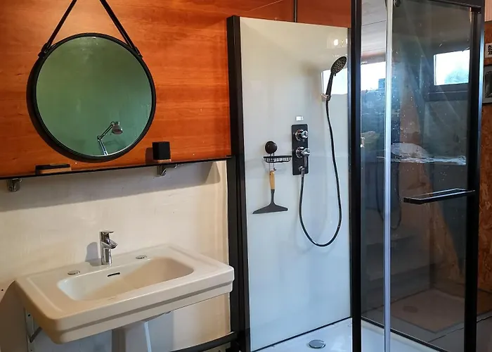 La Maison Des Forges, Ancienne Grange Charentaise Transformée En Habitation Atypique En Lisière De Forêt Pour 10 Personnes Maximum * Cellefrouin