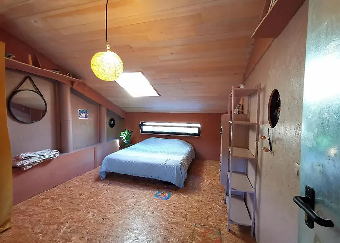 La Maison Des Forges, Ancienne Grange Charentaise Transformée En Habitation Atypique En Lisière De Forêt Pour 10 Personnes Maximum Hébergement de vacances *