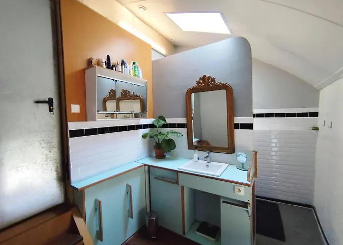 La Maison Des Forges, Ancienne Grange Charentaise Transformée En Habitation Atypique En Lisière De Forêt Pour 10 Personnes Maximum Hébergement de vacances *