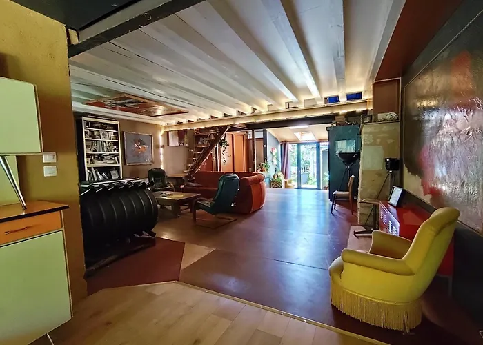Hébergement de vacances La Maison Des Forges, Ancienne Grange Charentaise Transformée En Habitation Atypique En Lisière De Forêt Pour 10 Personnes Maximum *