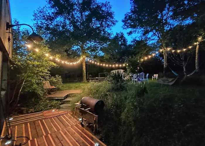 La Maison Des Forges, Ancienne Grange Charentaise Transformée En Habitation Atypique En Lisière De Forêt Pour 10 Personnes Maximum