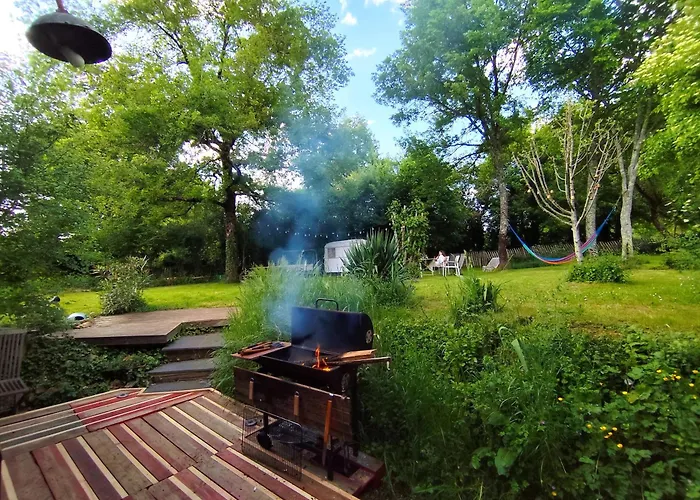 La Maison Des Forges, Ancienne Grange Charentaise Transformée En Habitation Atypique En Lisière De Forêt Pour 10 Personnes Maximum Hébergement de vacances Cellefrouin