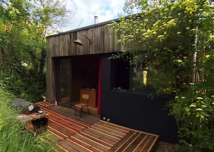 La Maison Des Forges, Ancienne Grange Charentaise Transformée En Habitation Atypique En Lisière De Forêt Pour 10 Personnes Maximum Cellefrouin