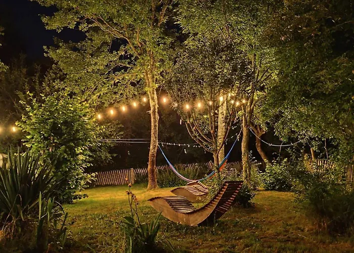 Hébergement de vacances La Maison Des Forges, Ancienne Grange Charentaise Transformée En Habitation Atypique En Lisière De Forêt Pour 10 Personnes Maximum *
