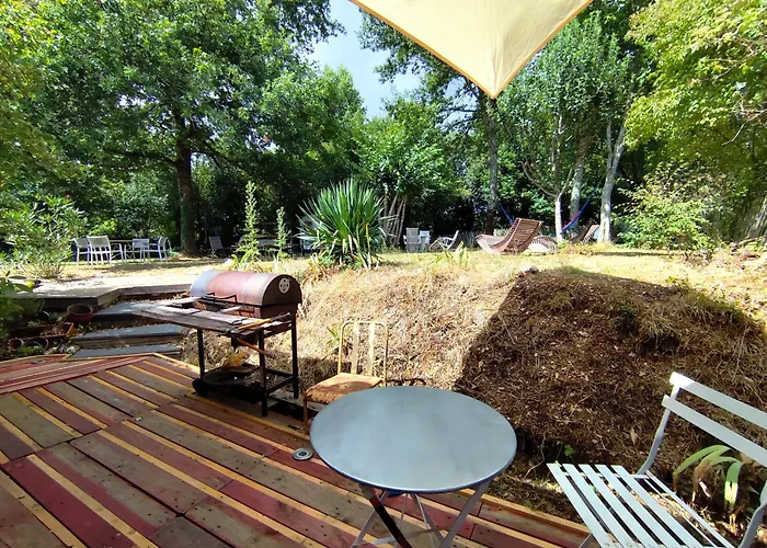 La Maison Des Forges, Ancienne Grange Charentaise Transformée En Habitation Atypique En Lisière De Forêt Pour 10 Personnes Maximum *