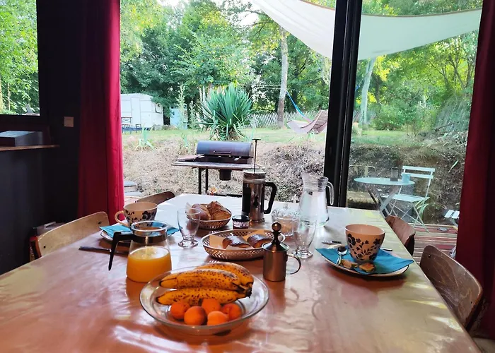 La Maison Des Forges, Ancienne Grange Charentaise Transformée En Habitation Atypique En Lisière De Forêt Pour 10 Personnes Maximum Hébergement de vacances *